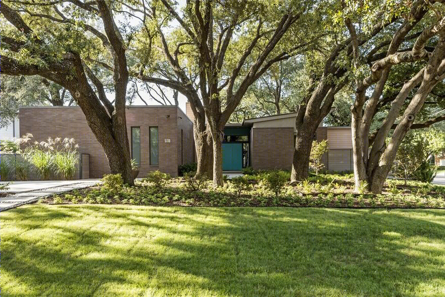 德州达拉斯“Waitka”住宅 | 保护树木融入空间的优雅设计-1