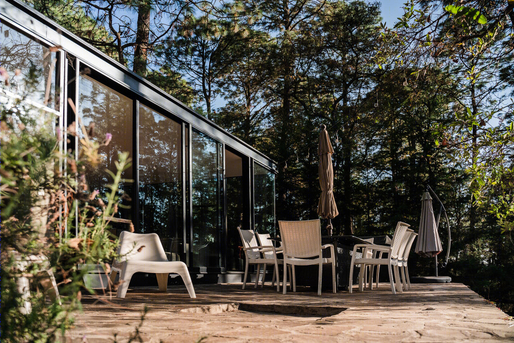 墨西哥山林中的玻璃石屋-14