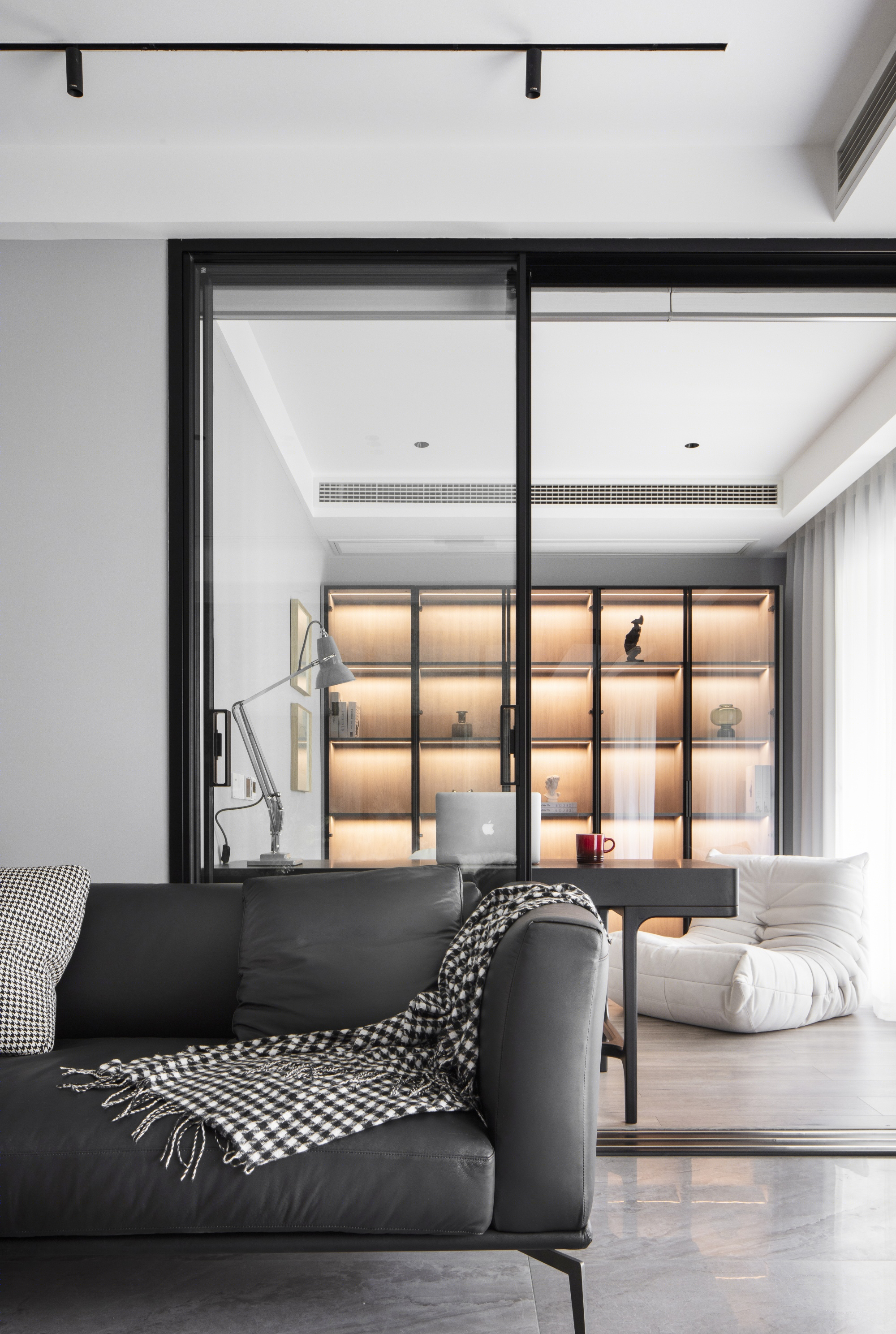 126 平现代风理想家，精挑细选的装饰品打造舒适空间-12