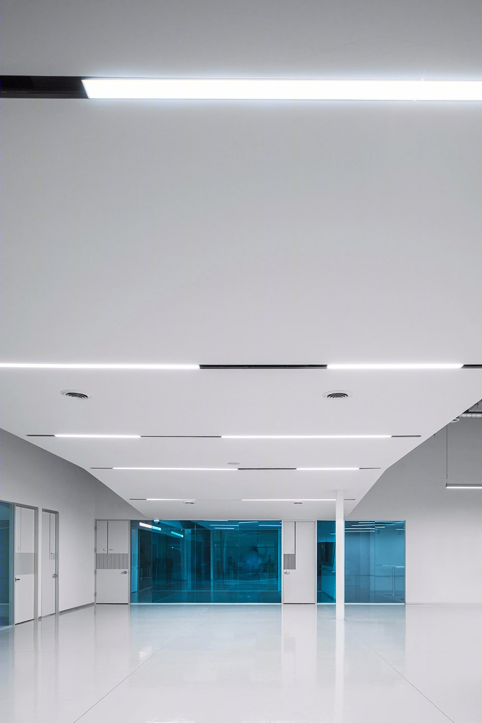 Adura LED 公司高科技工厂空间设计，灵活布局与 LED 照明结合-5