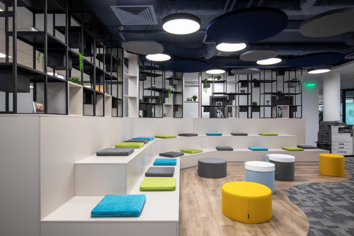 潮流 Bucharest 药企办公室，灵活透明空间促沟通-14