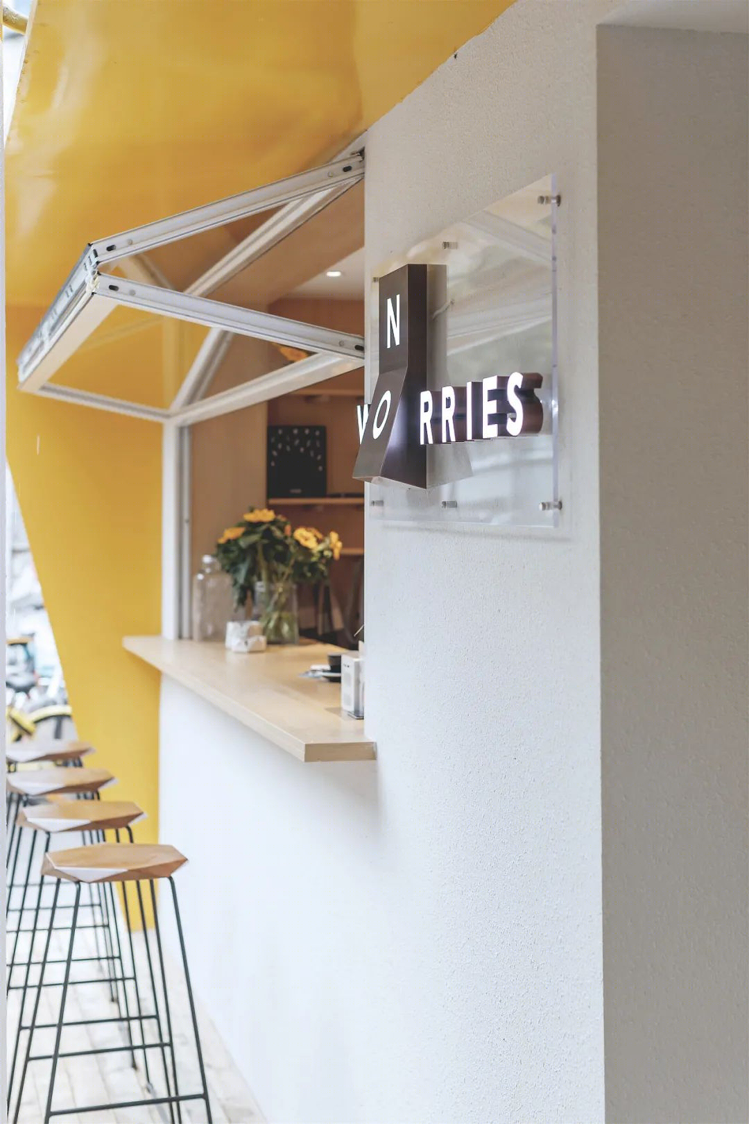 南京 No Worries 澳式餐吧 | 原木温暖，悠闲自在的空间设计-6