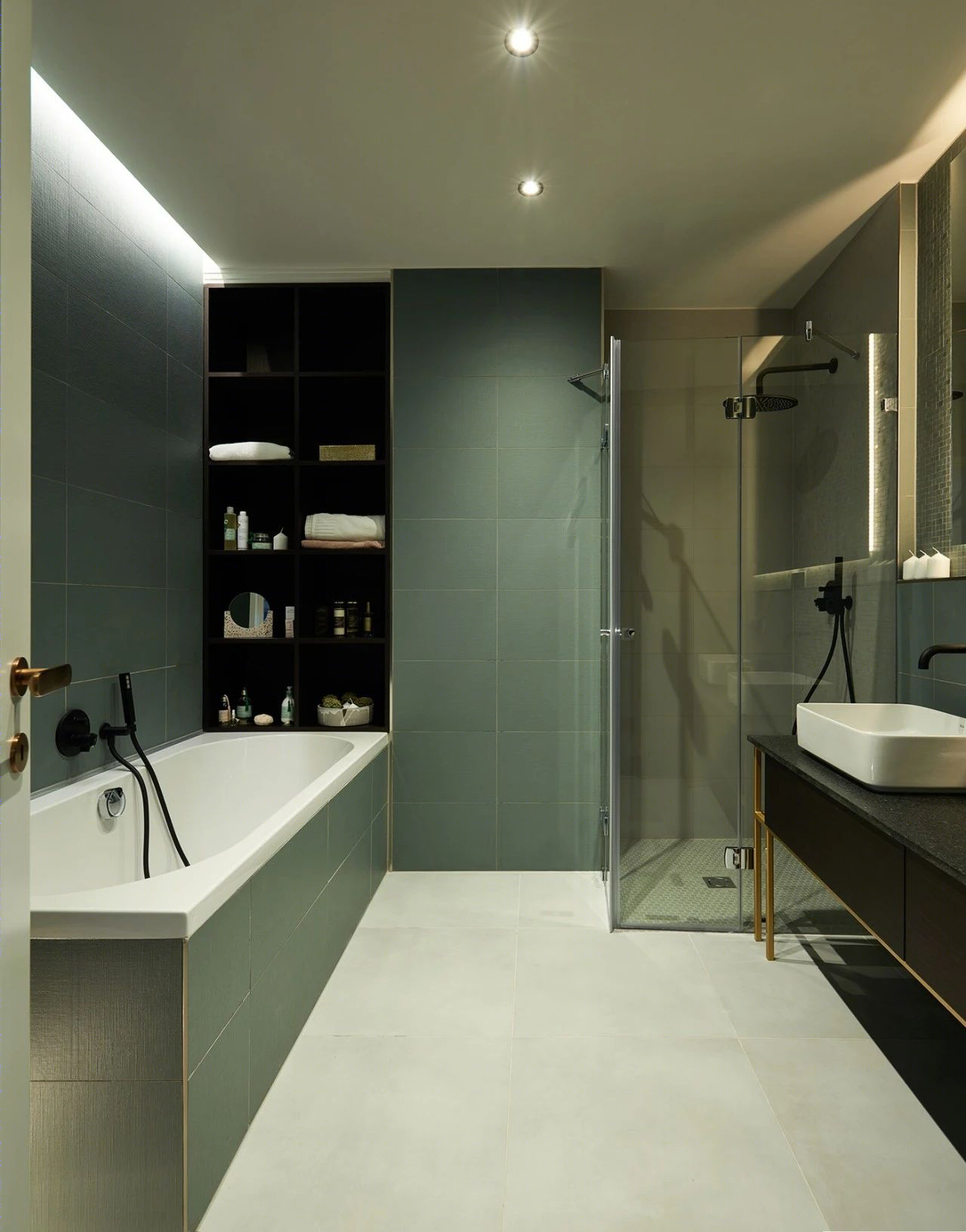 布达佩斯豪华顶层公寓的“色彩效应”-13