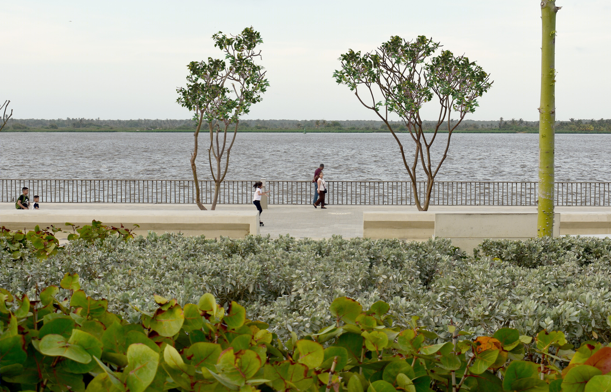 哥伦比亚黄金之门——现代景观设计重振城市与河流关系-3