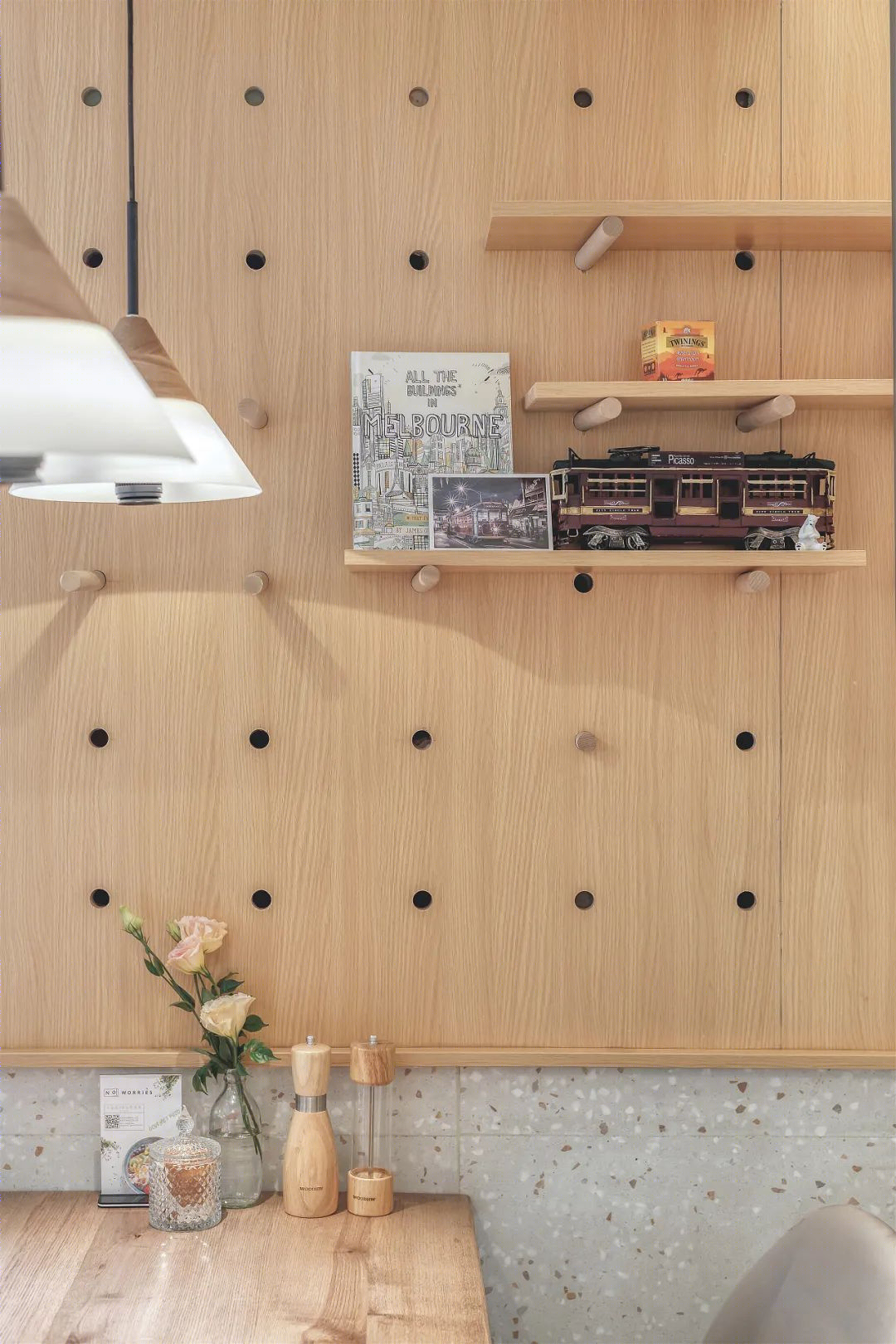 南京 No Worries 澳式餐吧 | 原木温暖，悠闲自在的空间设计-24