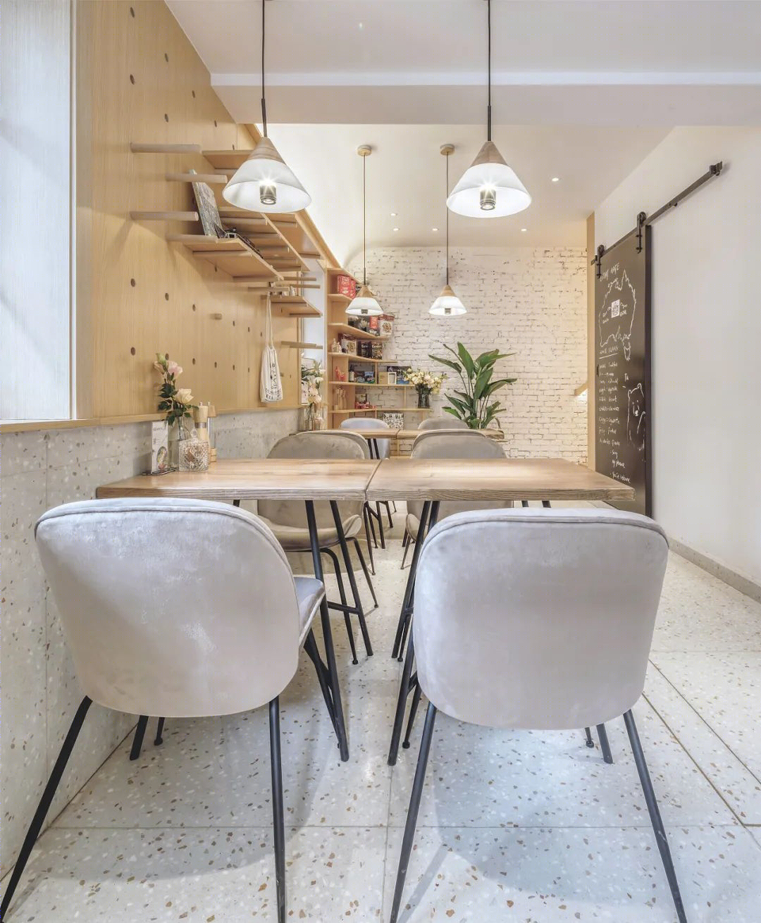 南京 No Worries 澳式餐吧 | 原木温暖，悠闲自在的空间设计-26