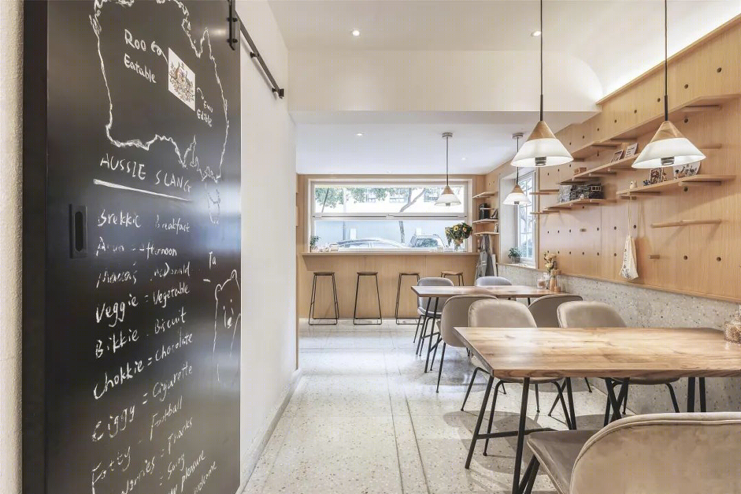 南京 No Worries 澳式餐吧 | 原木温暖，悠闲自在的空间设计-29