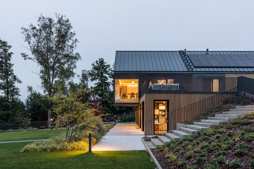 波兰湖边别墅颠覆昼夜空间设计，融入自然景观-25