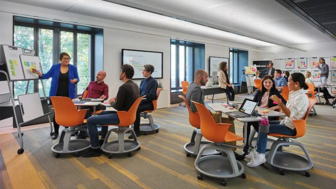 温馨木色弧线设计，打造高舒适度办公室空间-21