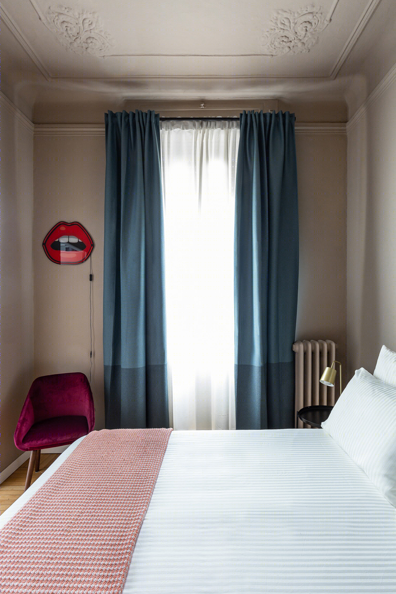 色彩巧搭与智慧空间，百年建筑顶层公寓焕新-7