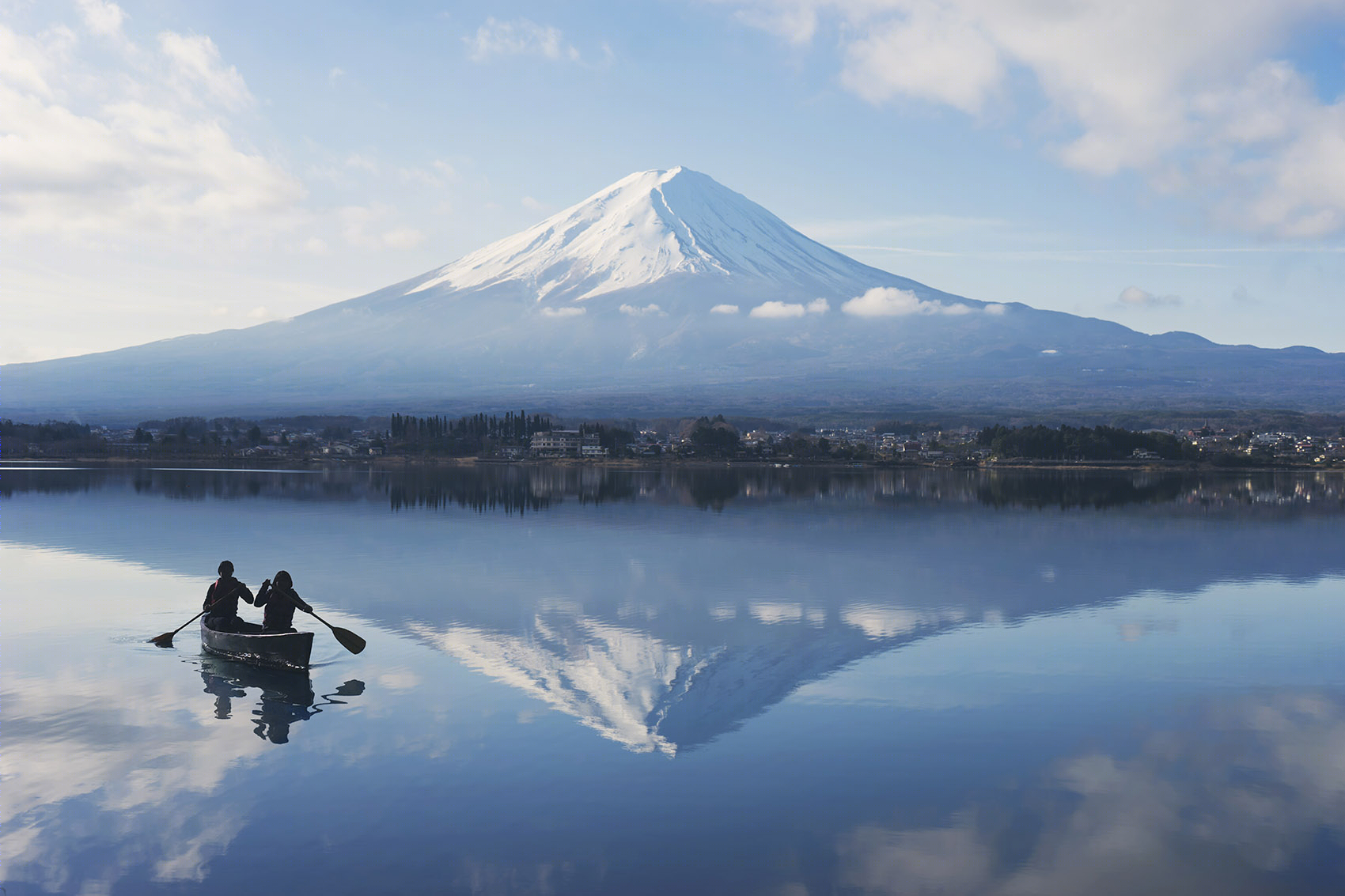 富士山下的云端露营 · 奢华野趣的室内设计盛宴-5
