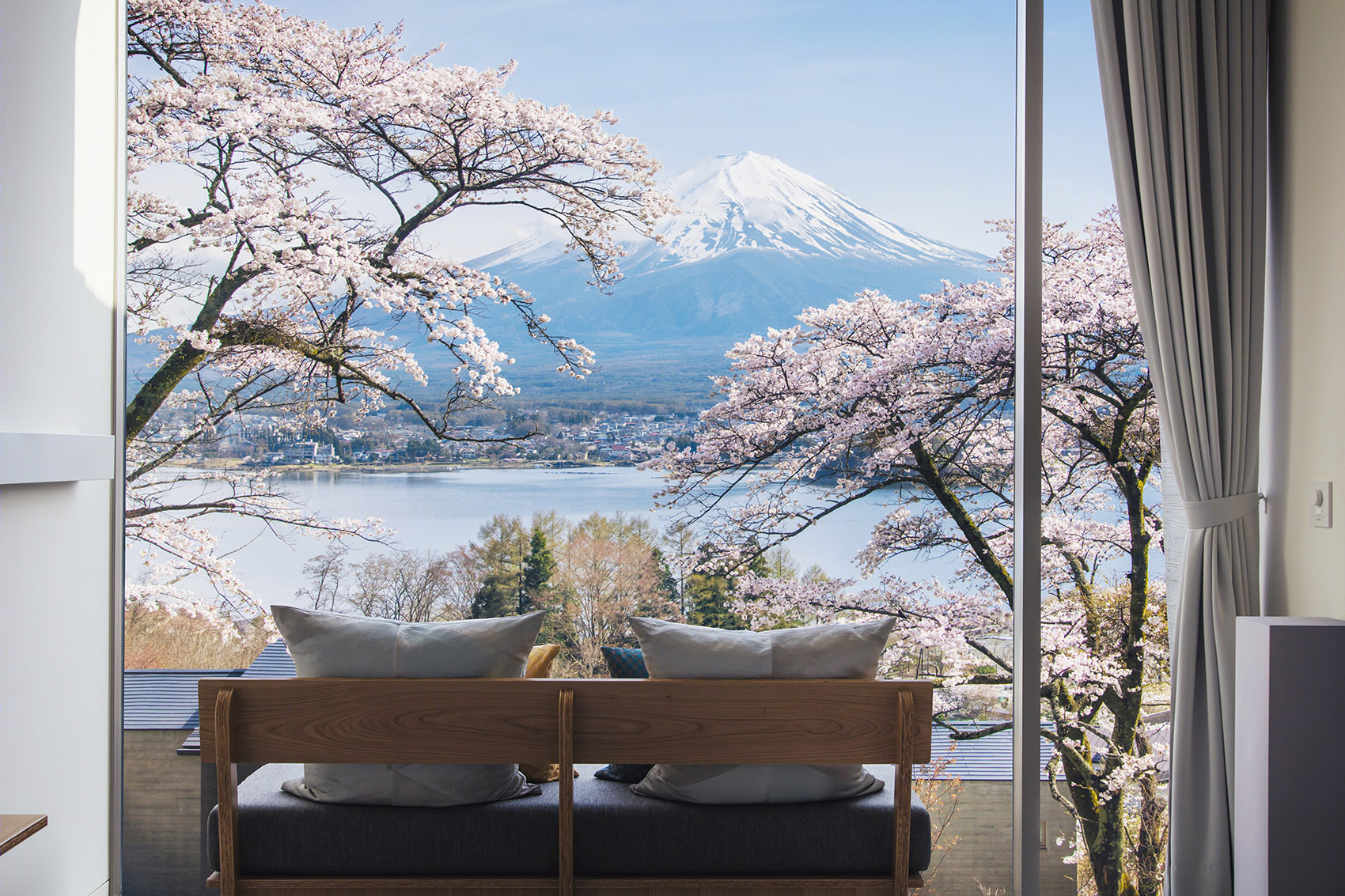 富士山下的云端露营 · 奢华野趣的室内设计盛宴-7