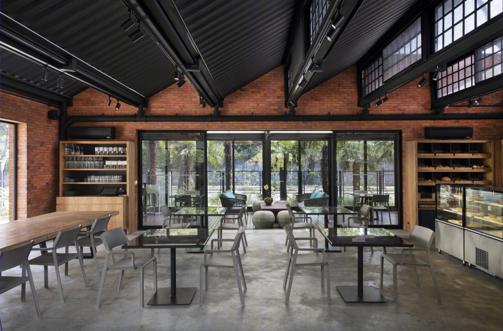 巴西罗西塔教区餐厅 | 融入自然的生态景观建筑-21