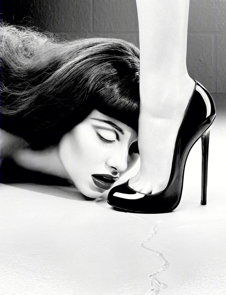 梦幻奢华,现实反思 | Miles Aldridge 摄影展-22