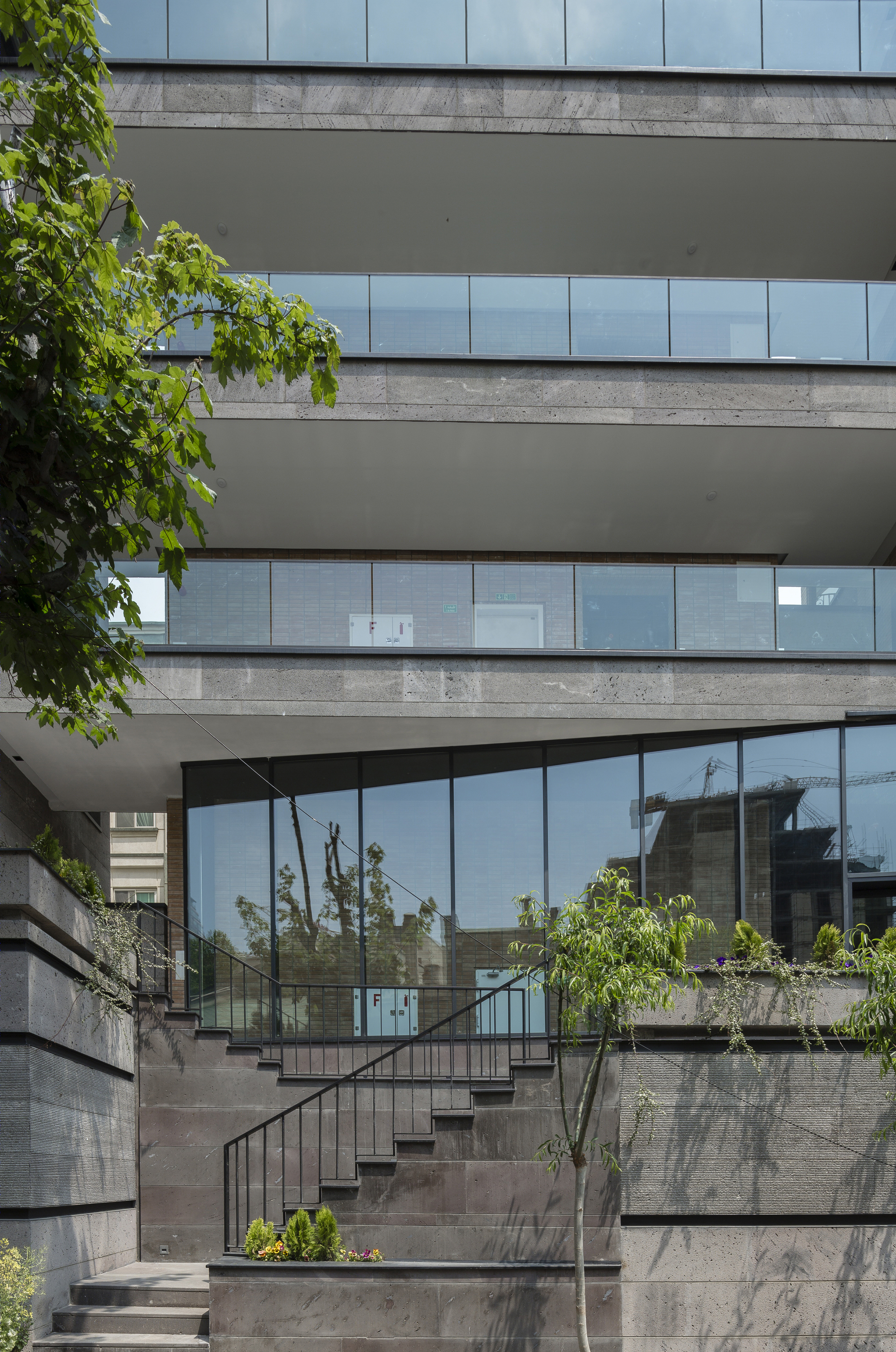 伊朗 Tehran SABA 办公建筑 - 有机环境与城市互动的融合-1