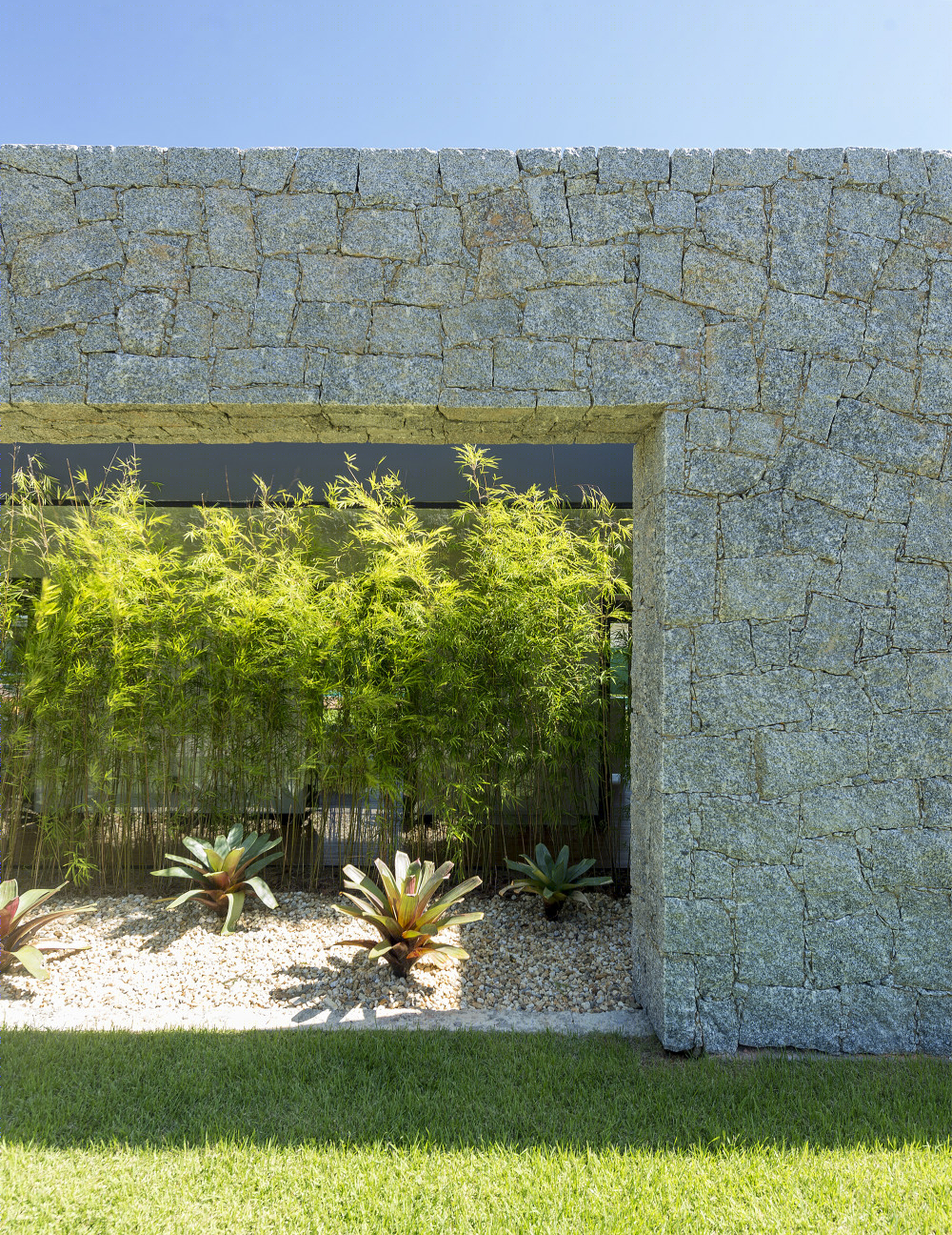 巴西 JP 别墅 | 融入环境的室内外一体化设计-27