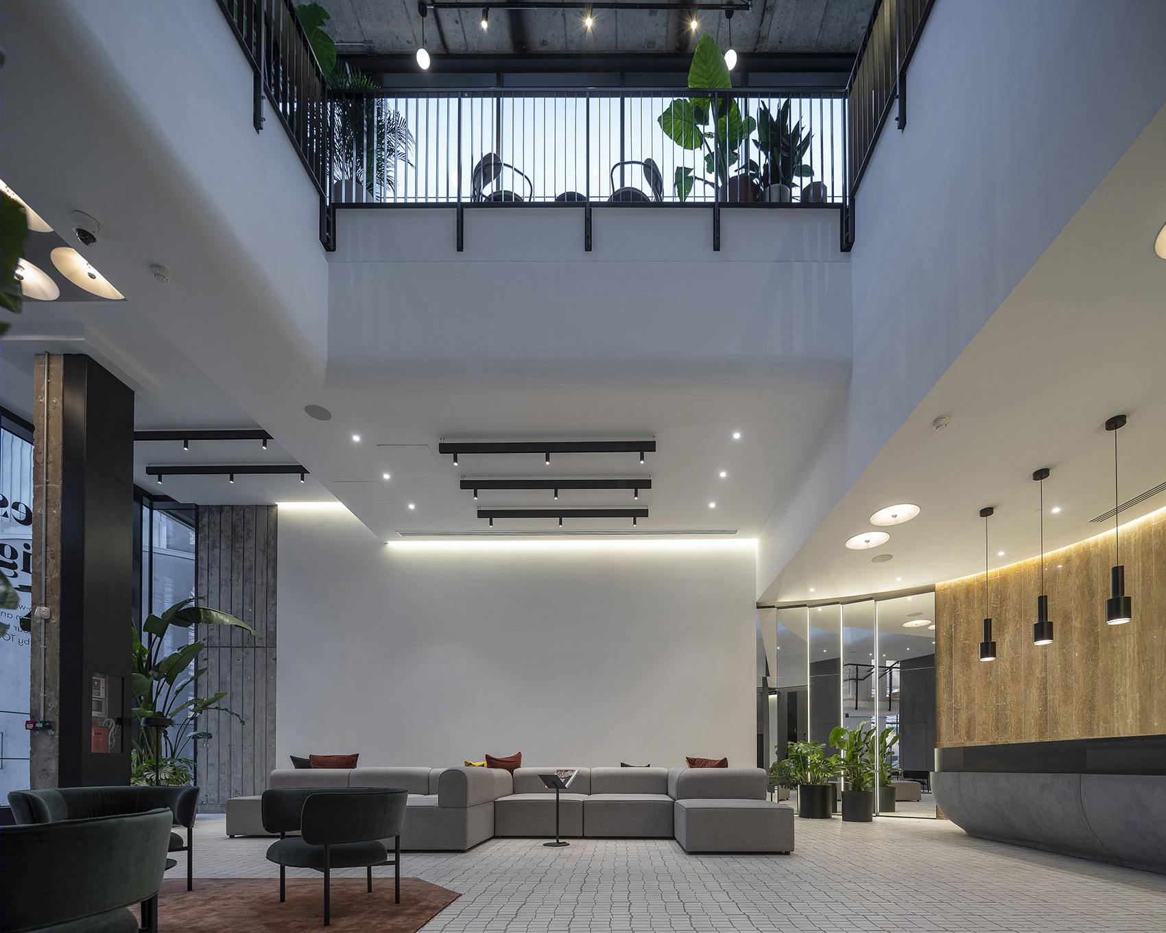 伦敦地标建筑 1 Lyric Square 的旧貌新生-3