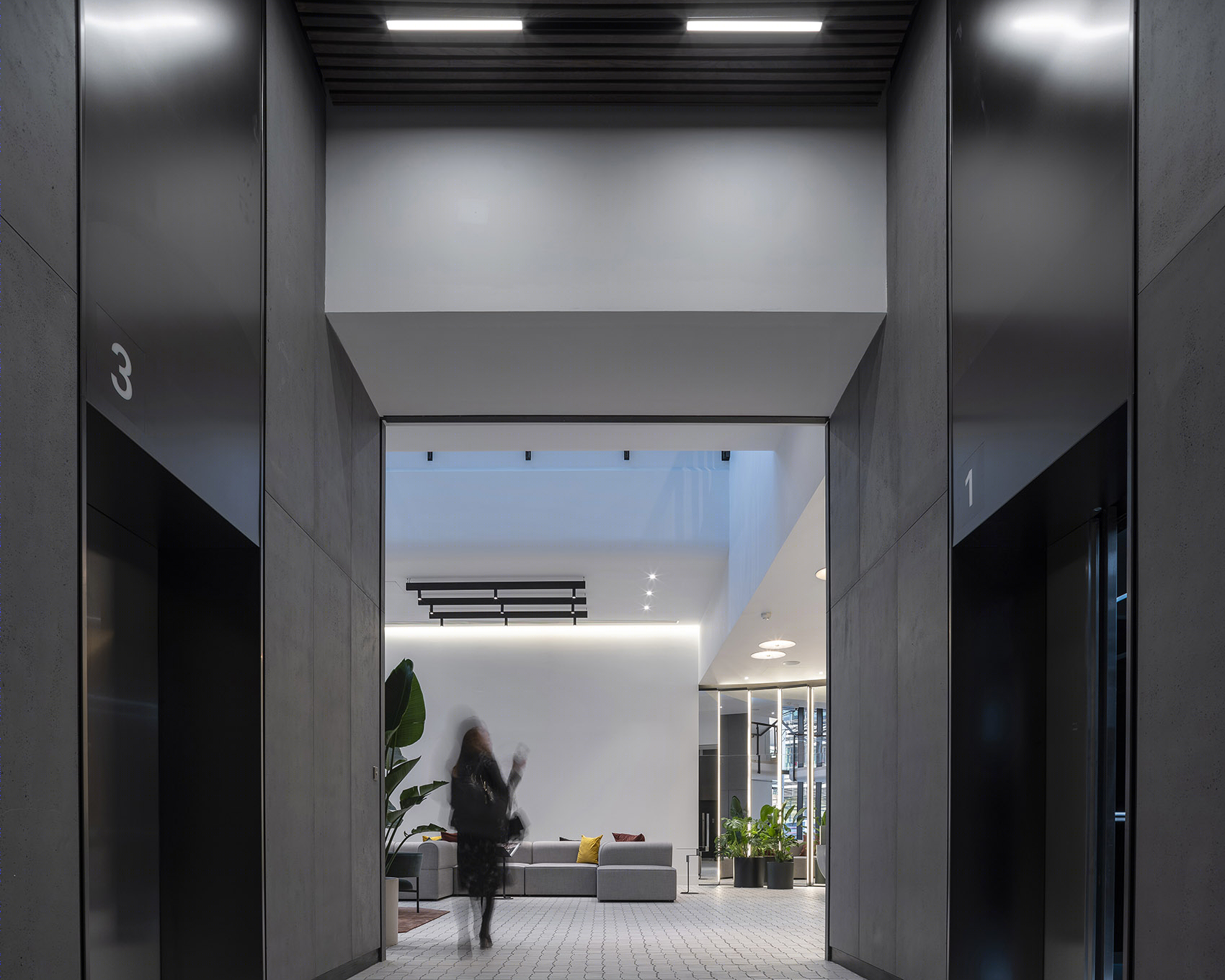伦敦地标建筑 1 Lyric Square 的旧貌新生-7