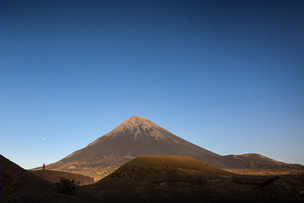 火山旁的乌托邦 · 佛得角自然公园总部设计-25