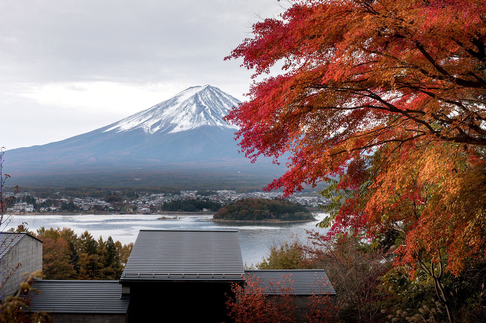 富士山下的云端露营 · 奢华野趣的室内设计盛宴-39