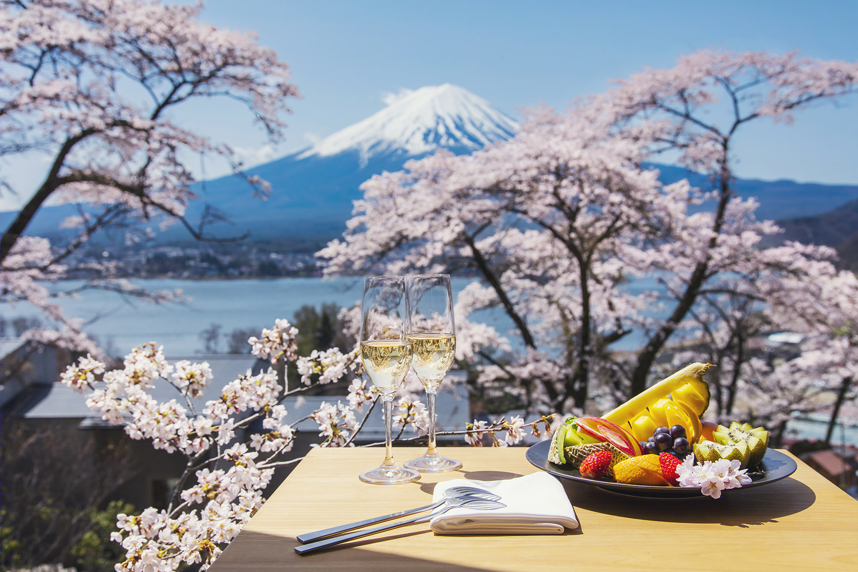 富士山下的云端露营 · 奢华野趣的室内设计盛宴-42