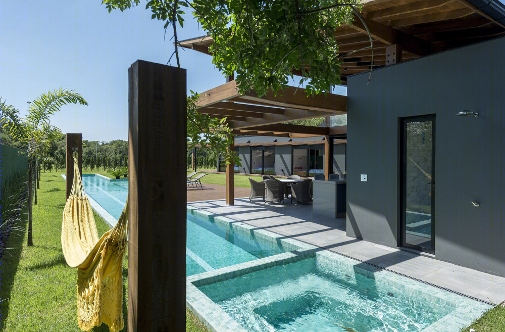 巴西 JP 别墅 | 融入环境的室内外一体化设计-35