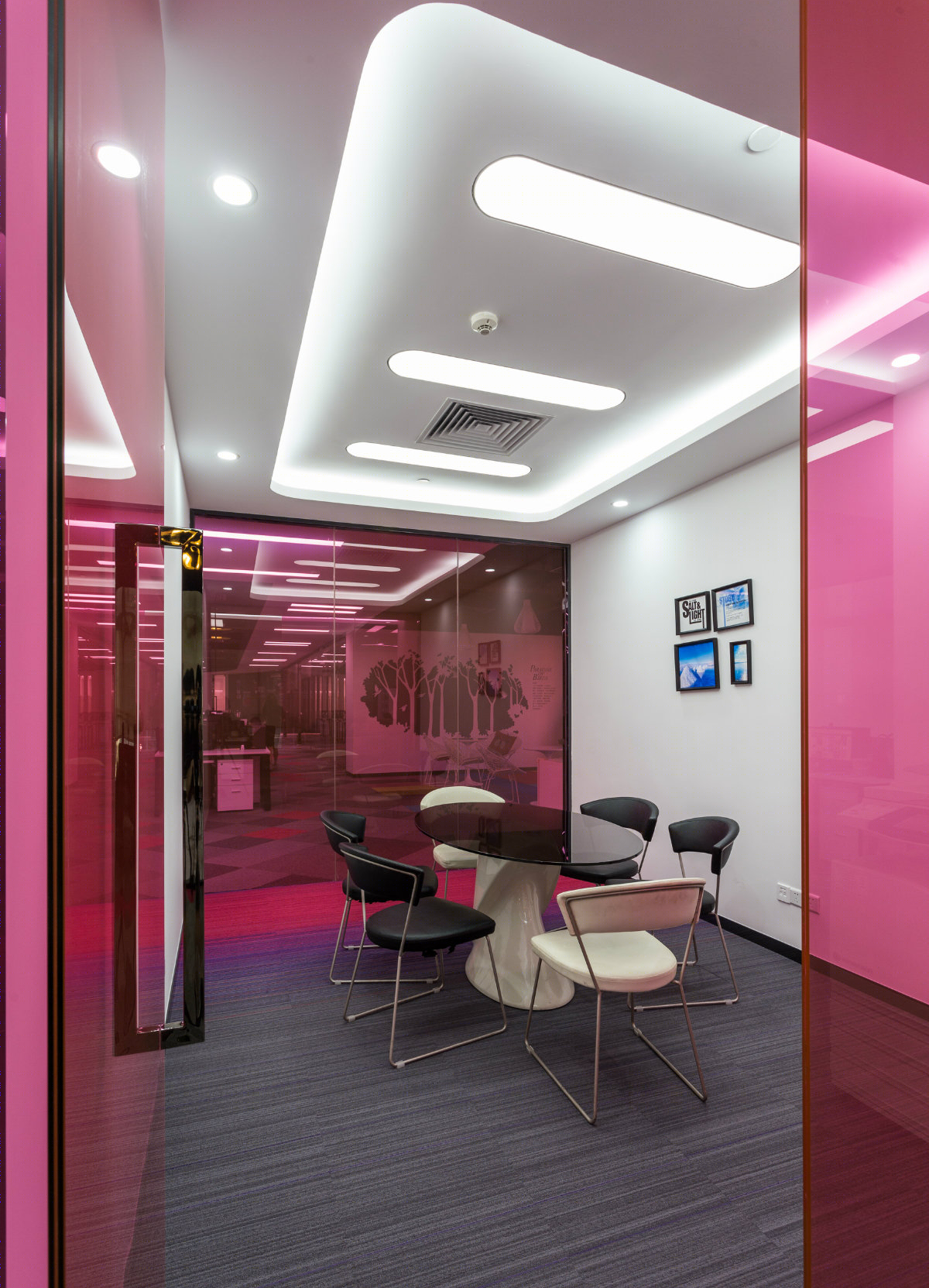 创美时办公室装修完工实景-1