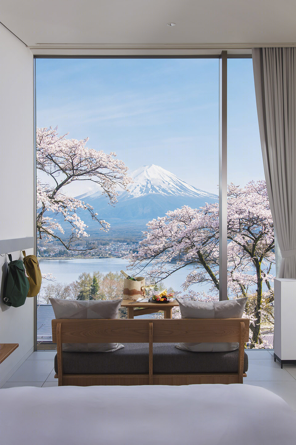 富士山下的云端露营 · 奢华野趣的室内设计盛宴-53