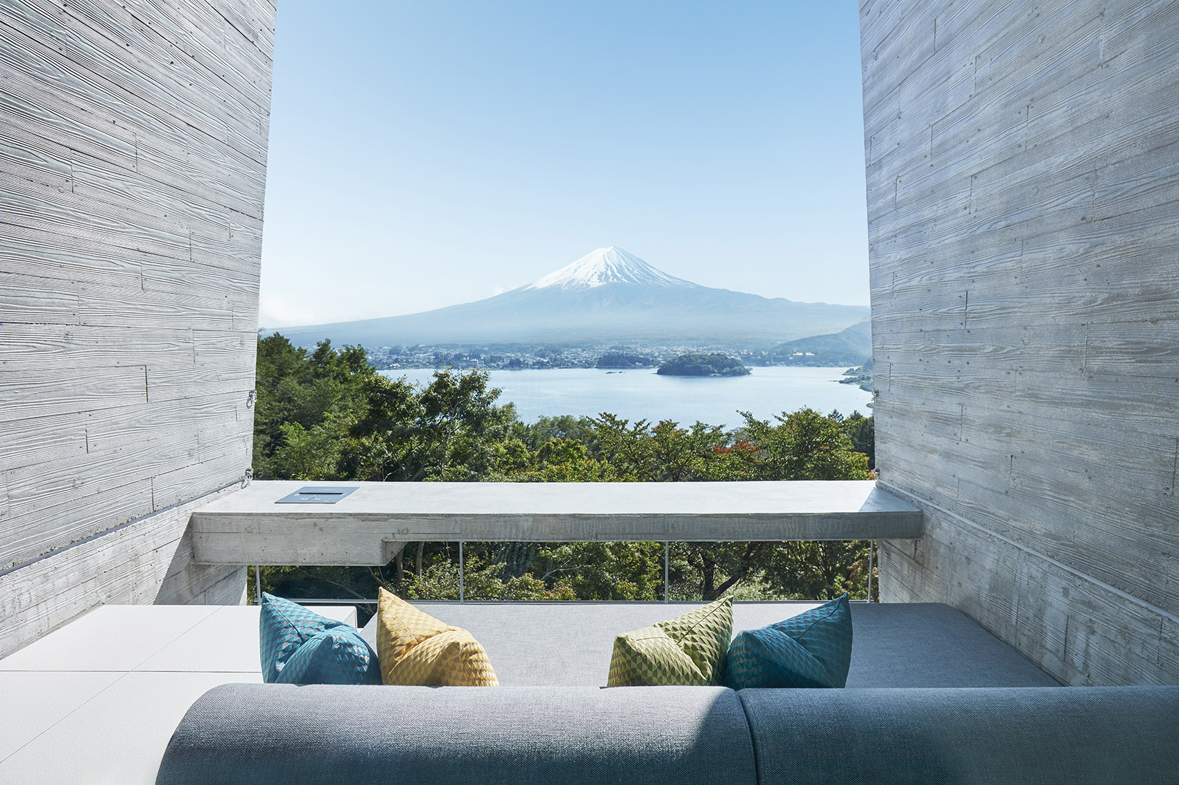 富士山下的云端露营 · 奢华野趣的室内设计盛宴-56