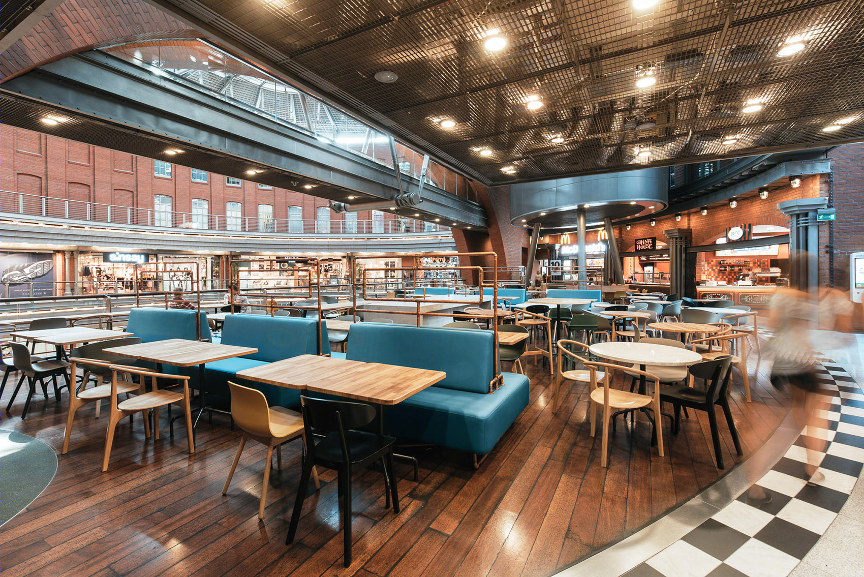 波兰 Stary Browar 美食广场中庭，现代轻盈风格的代表-15