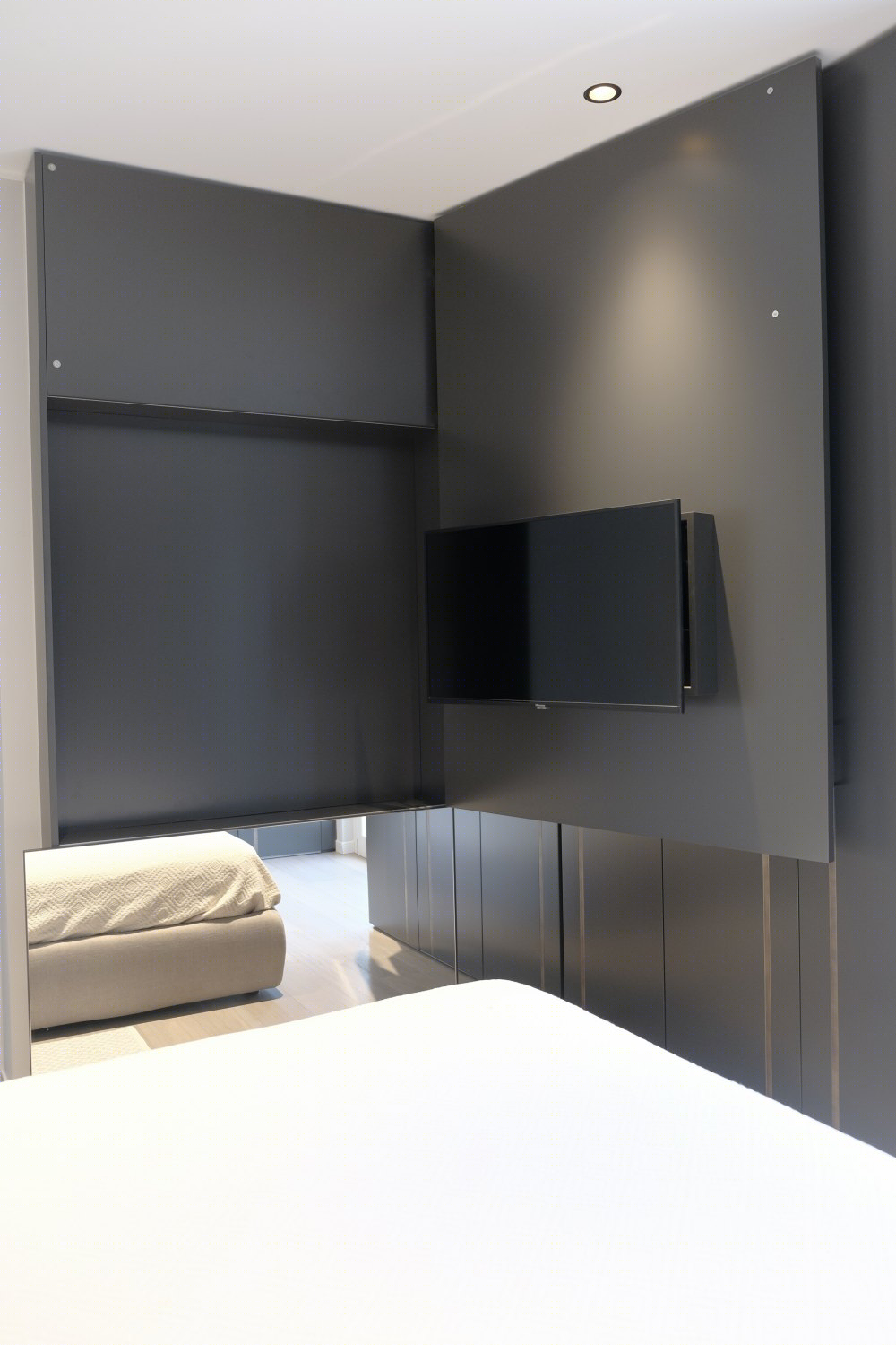 米兰动感之心，定制家具打造独特鹰巢公寓-25