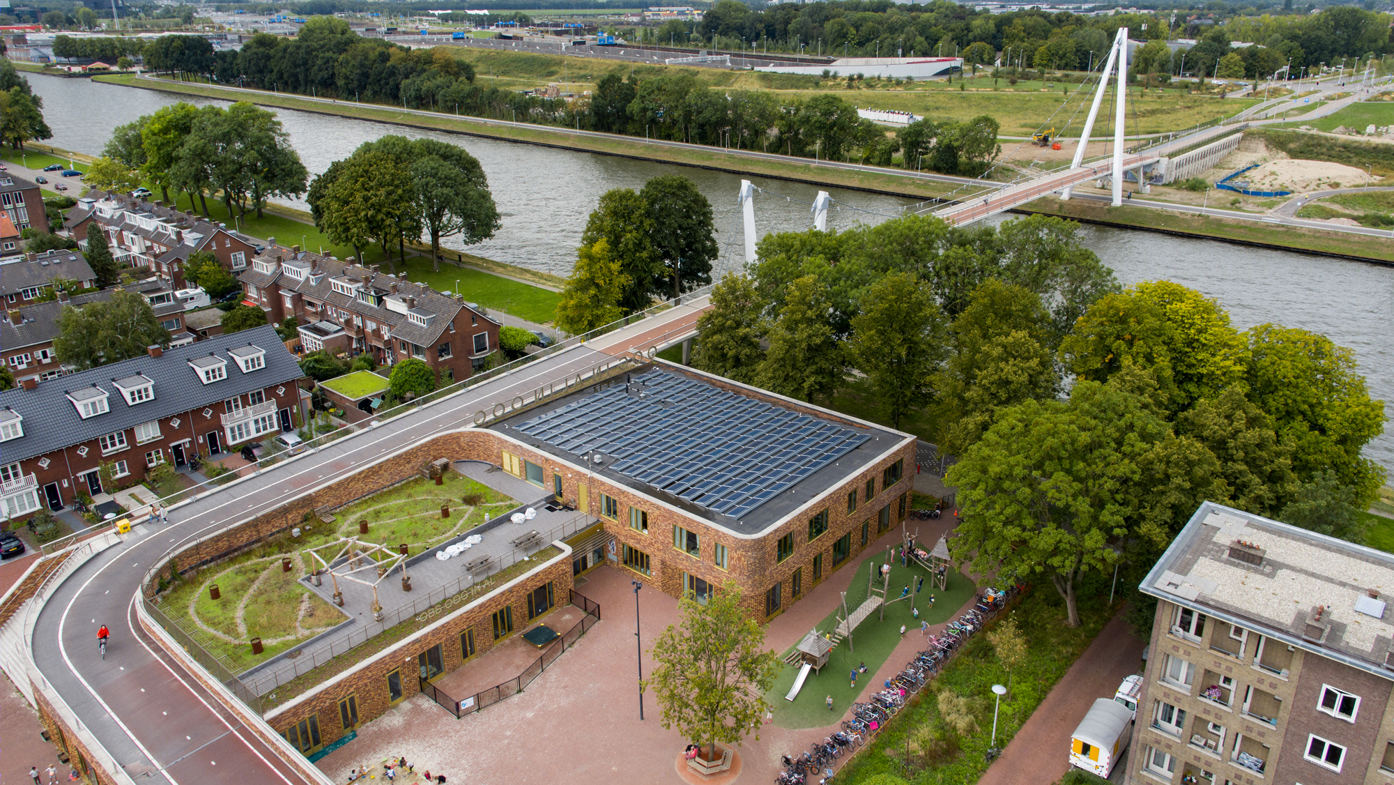 绿意盎然的全功能桥梁设计-9