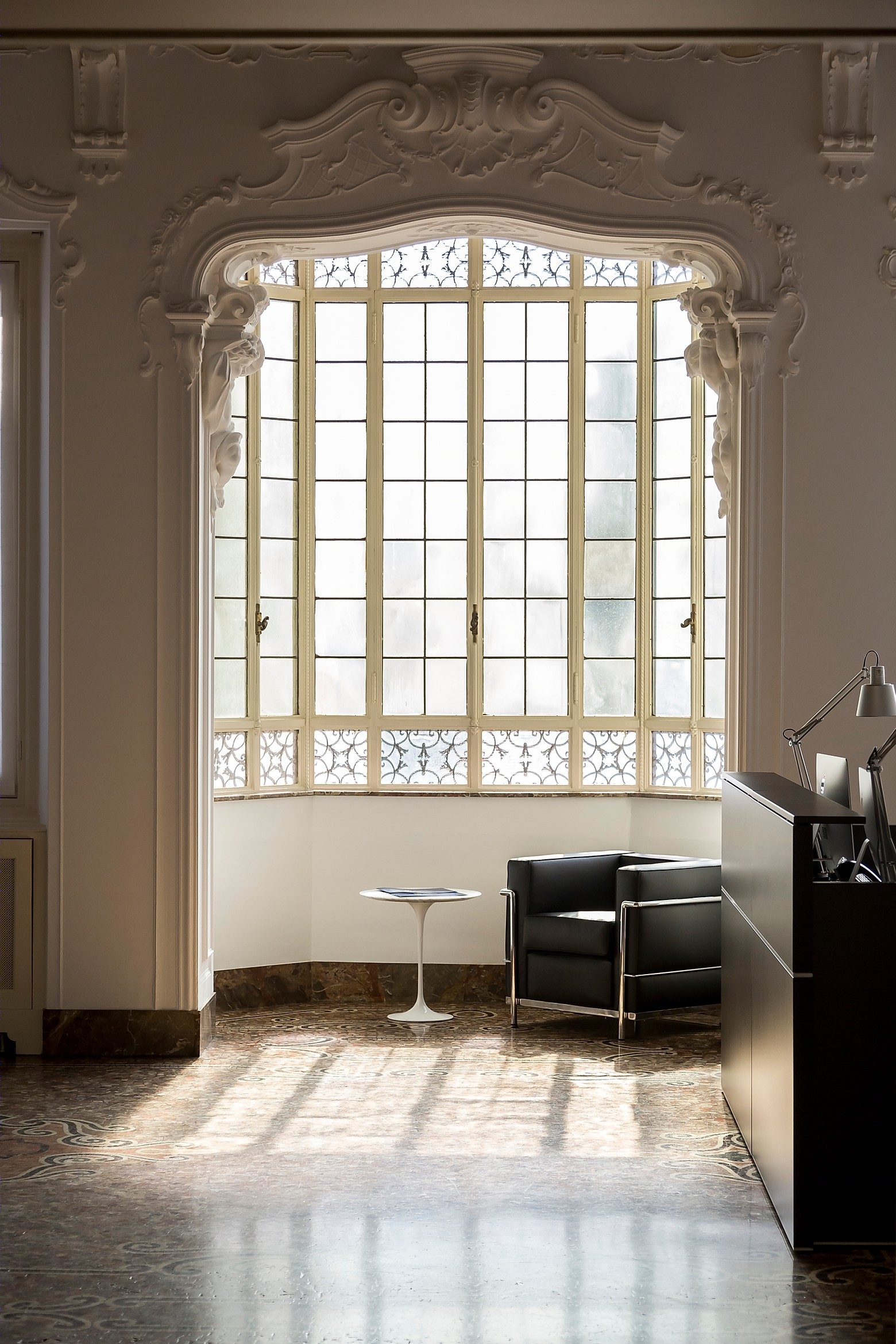 融合历史与功能的现代法律工作室-6