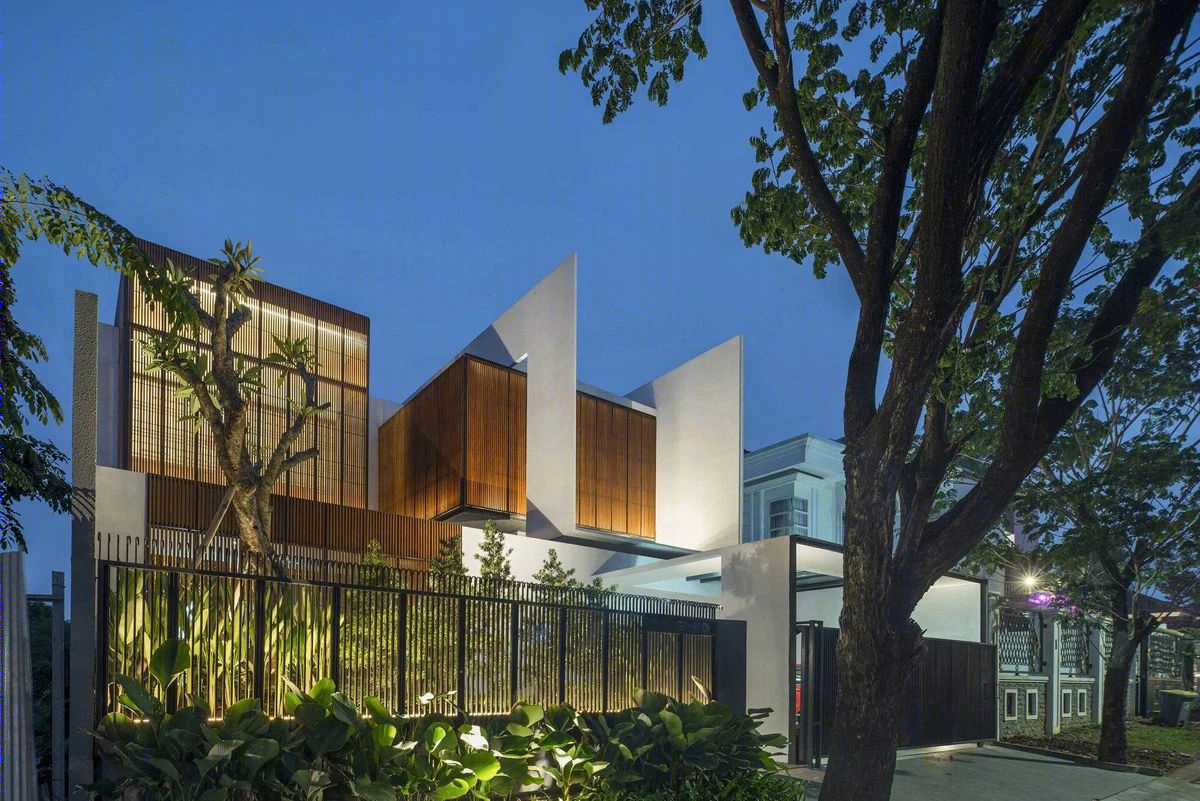 Serene Timber Screen House in Jakarta-1