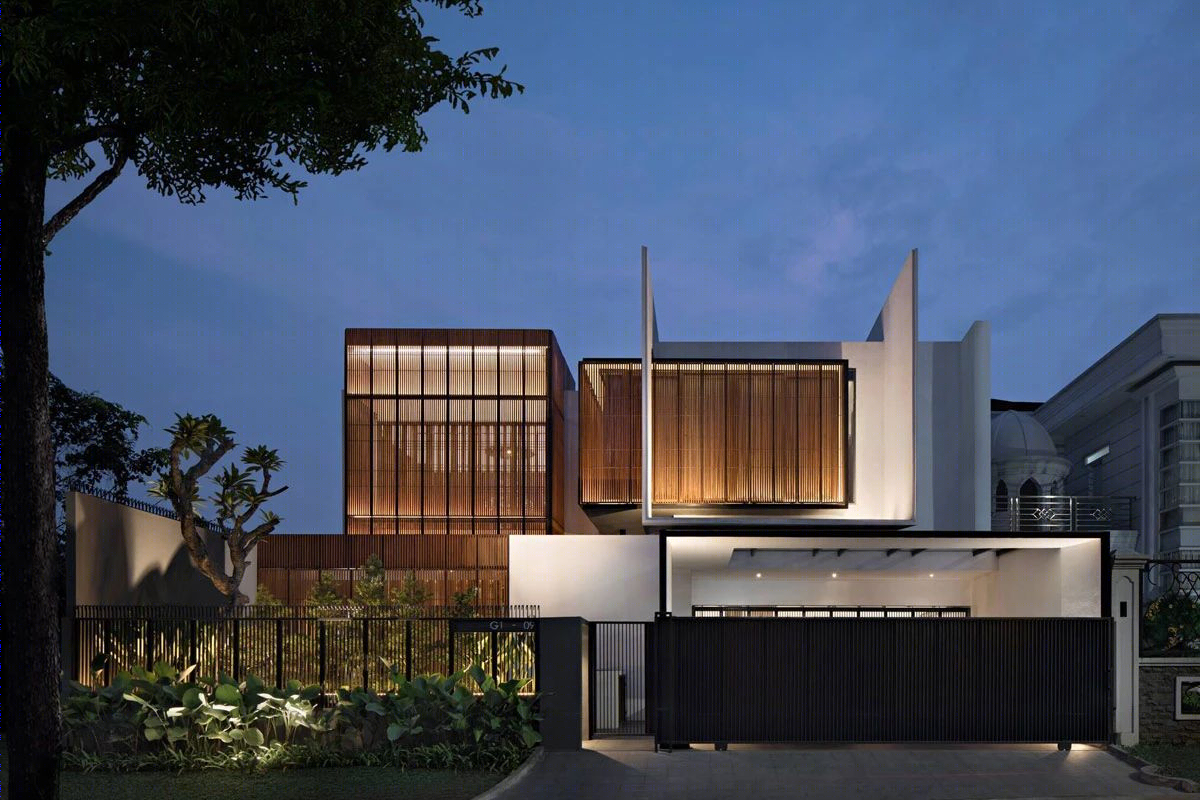 Serene Timber Screen House in Jakarta-0