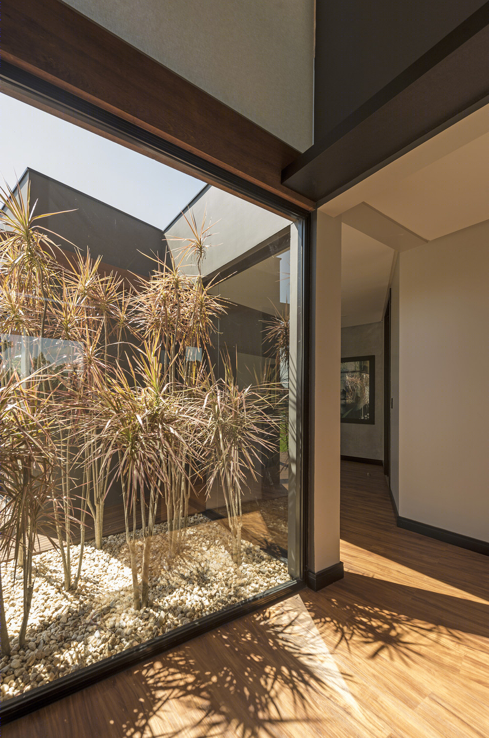 巴西 JP 别墅 | 融入环境的室内外一体化设计-47