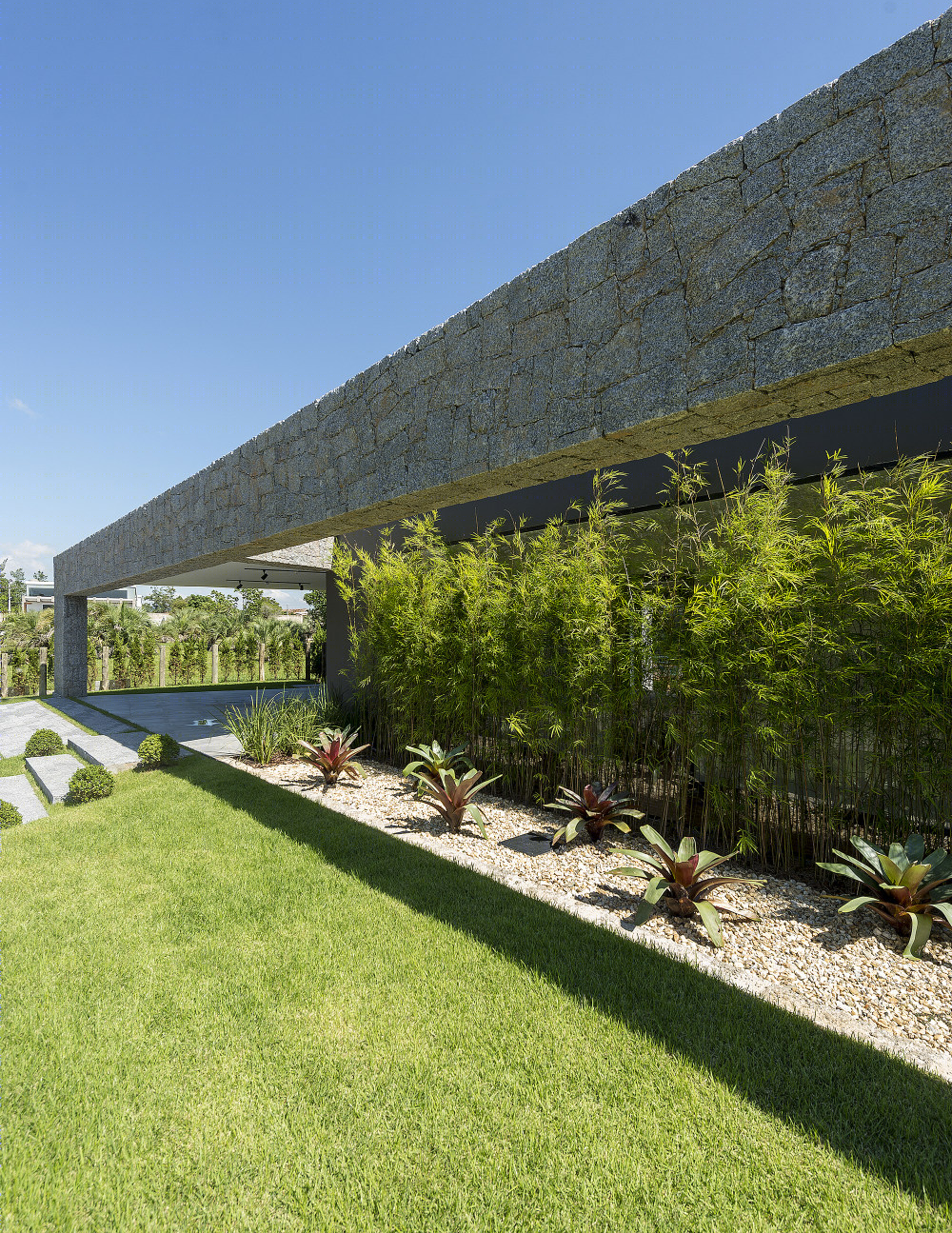 巴西 JP 别墅 | 融入环境的室内外一体化设计-49