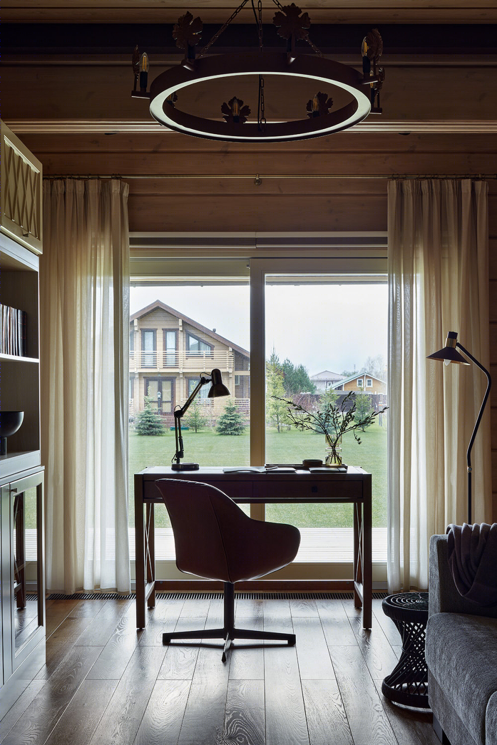宁静自然氛围的家庭办公设计案例丨ELLEdecoration-14