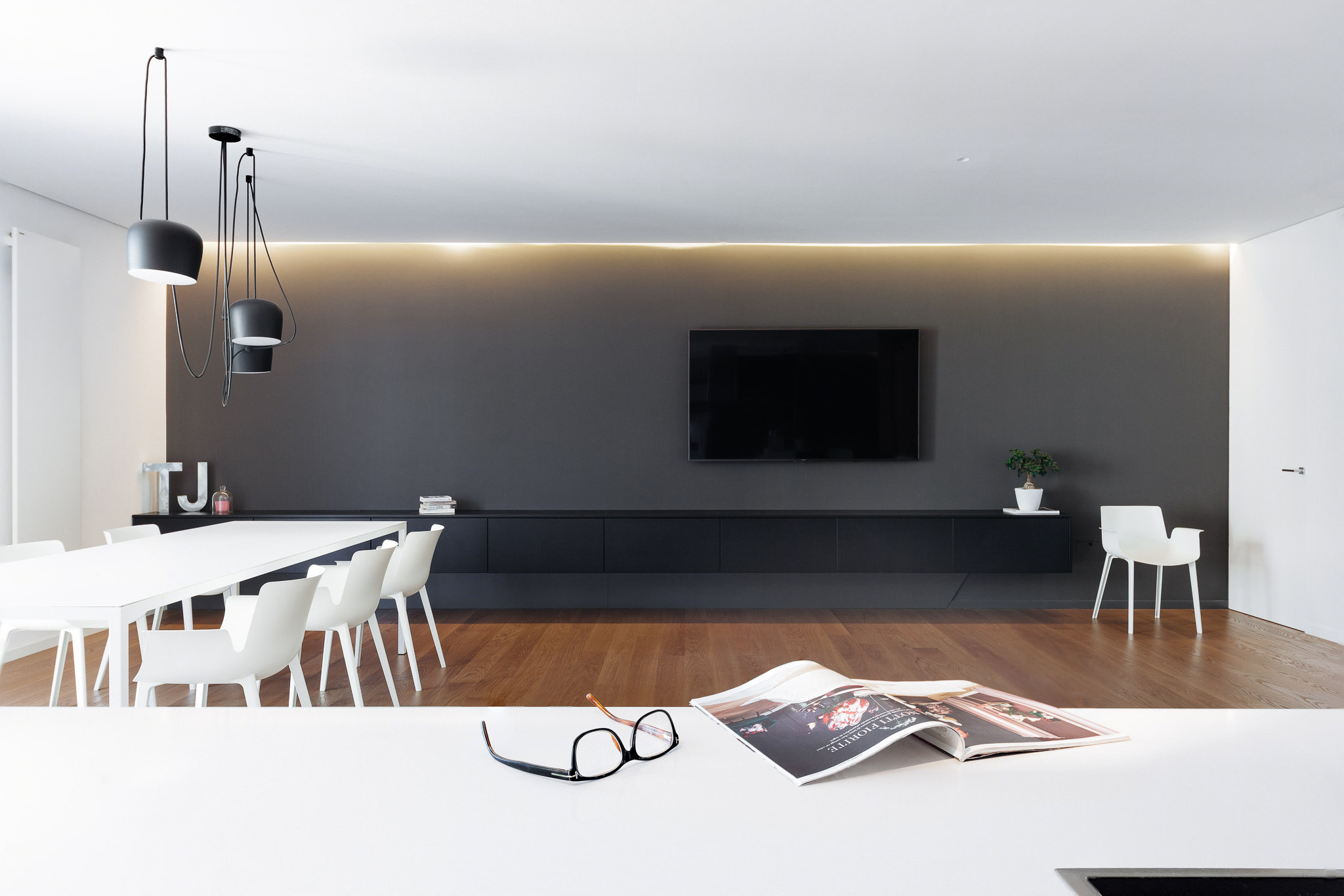 复古与现代共融的 60 年代小公寓翻新-1