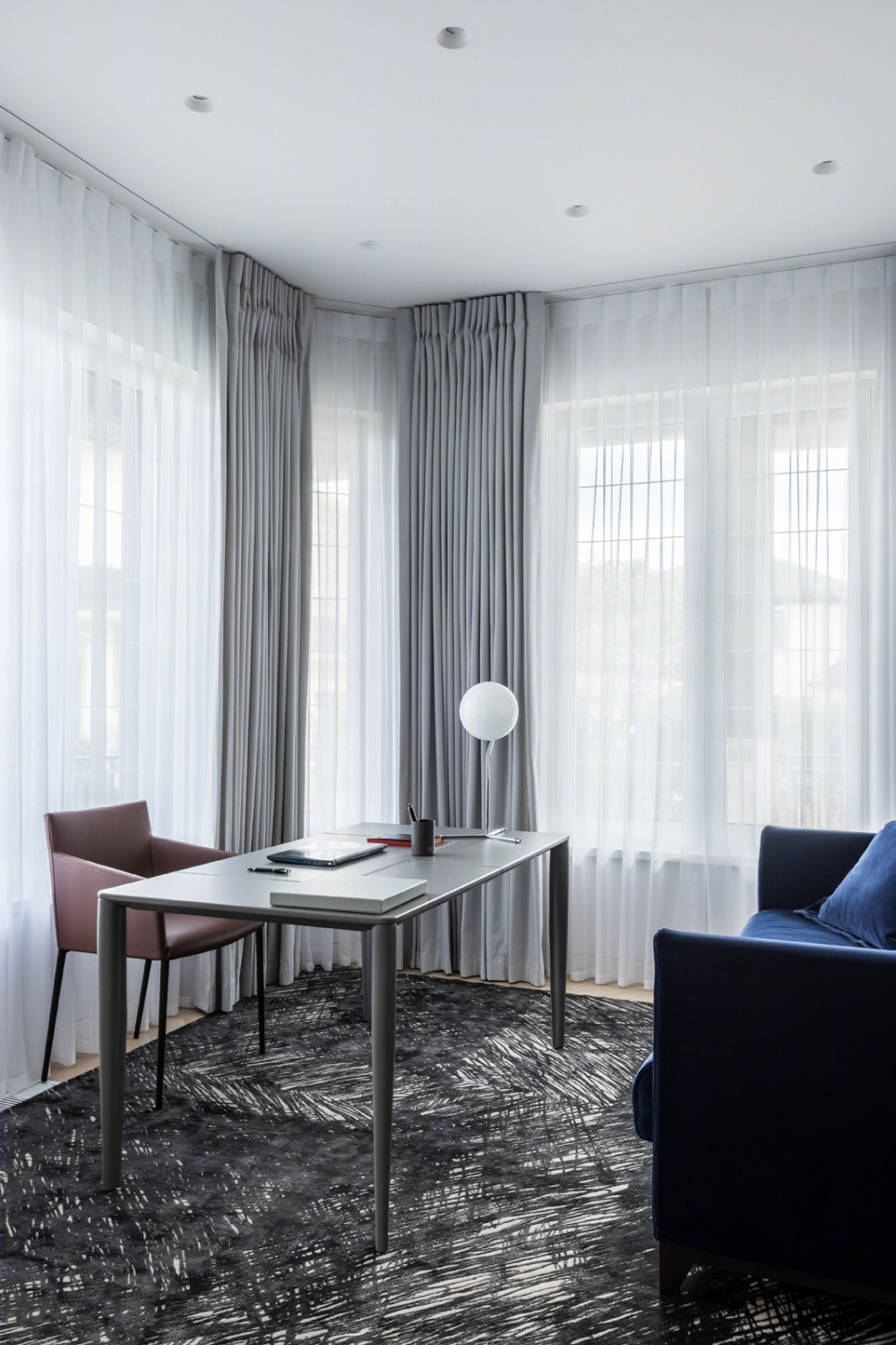 宁静自然氛围的家庭办公设计案例丨ELLEdecoration-19