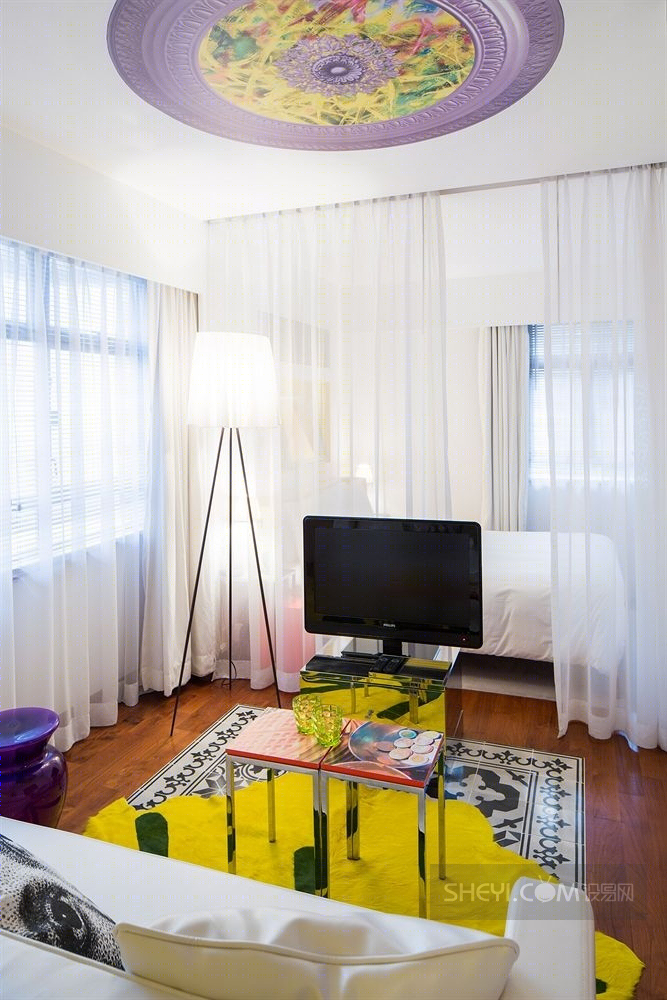 菲利浦·斯塔克打造前卫时尚酒店-10