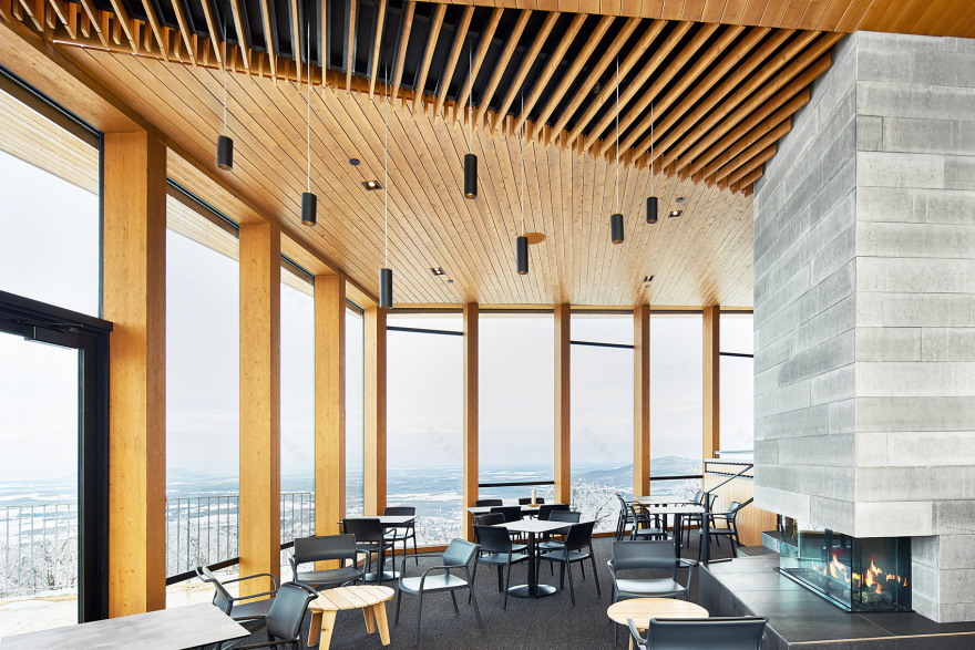 Bromont 山顶小屋 | 自然与人工的和谐共存-31