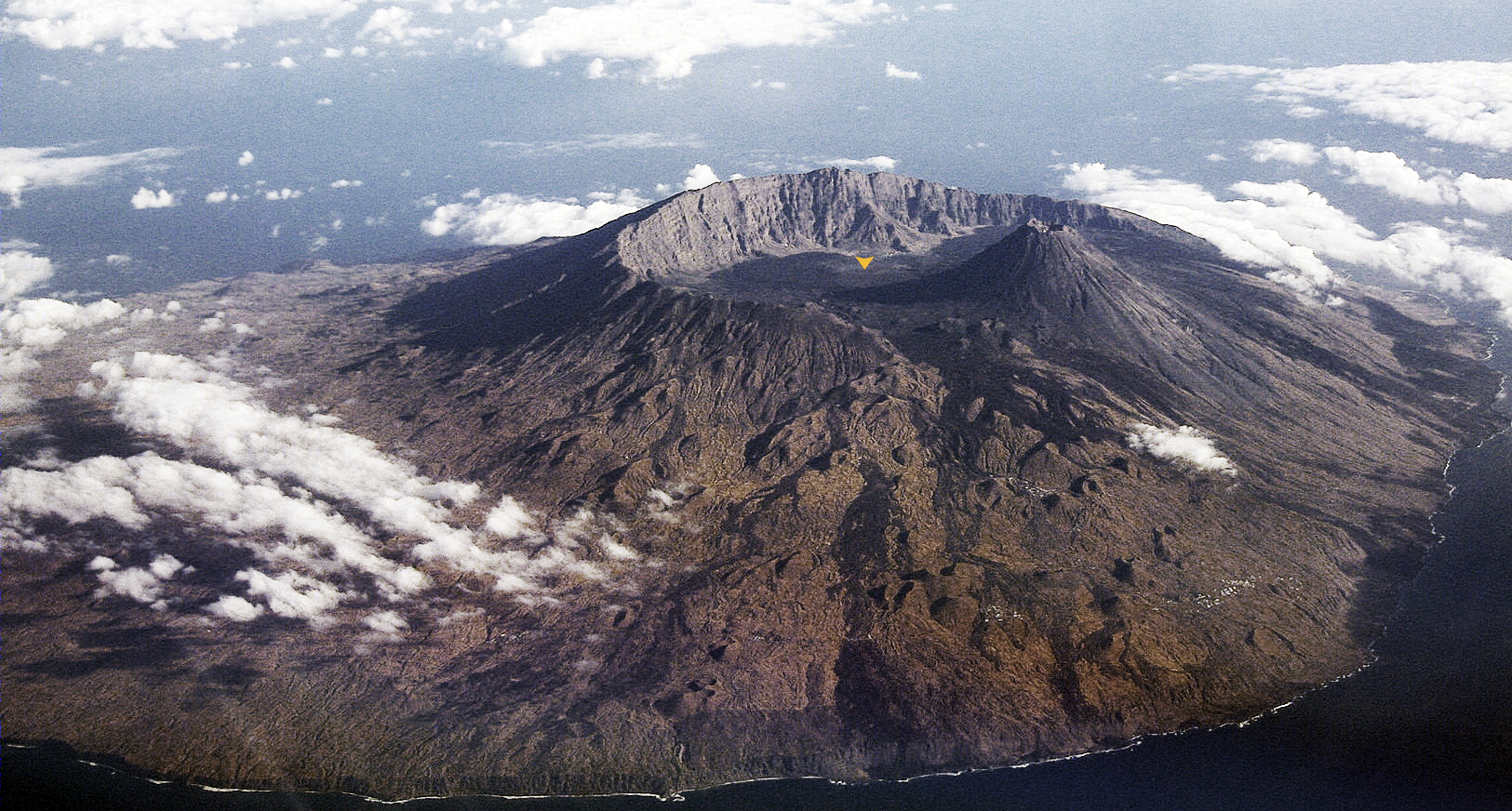 火山旁的乌托邦 · 佛得角自然公园总部设计-44