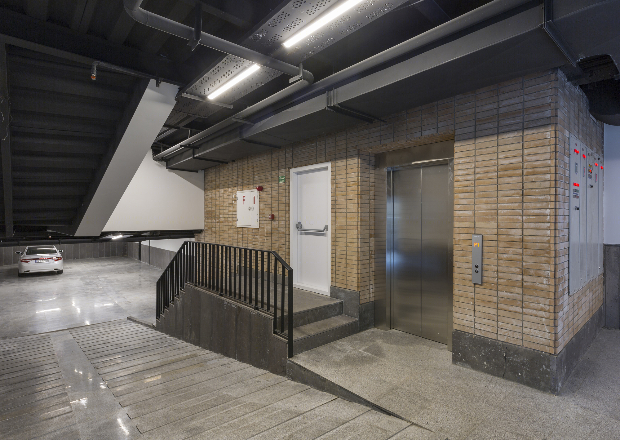 伊朗 Tehran SABA 办公建筑 - 有机环境与城市互动的融合-24