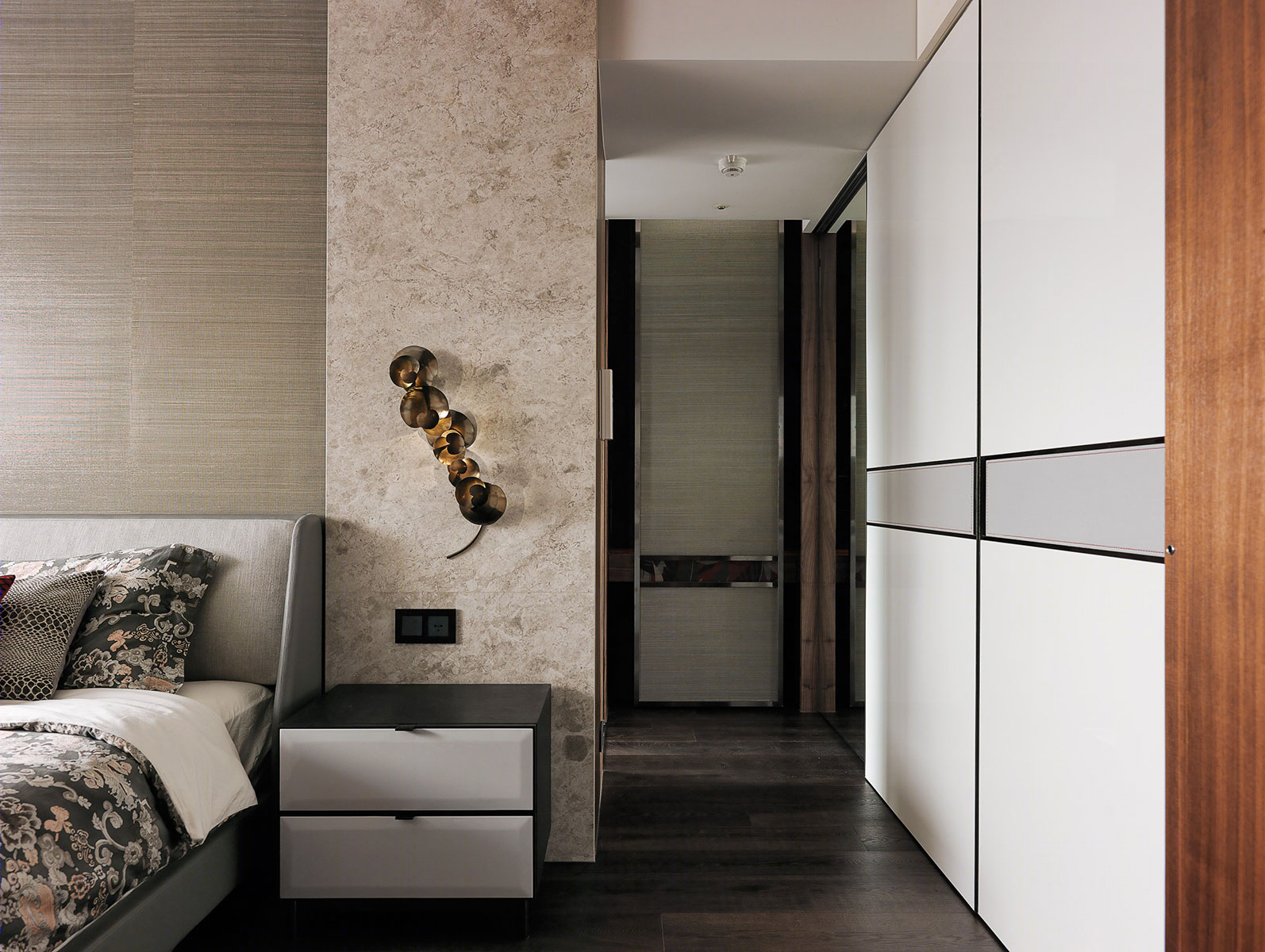 122㎡珠宝盒式住宅 | 自然色系的现代古典风格惊艳之作-11