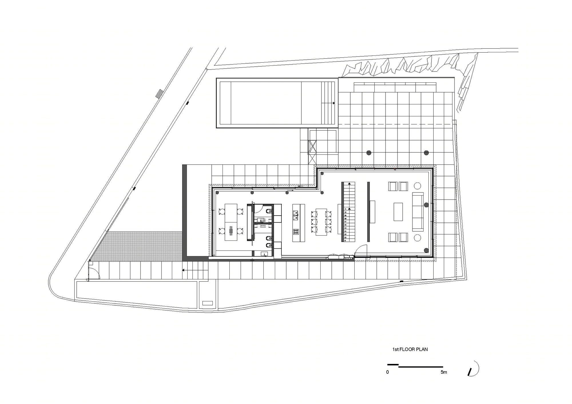 葡萄牙 Braga 别墅 | 融入自然岩层的现代住宅-5