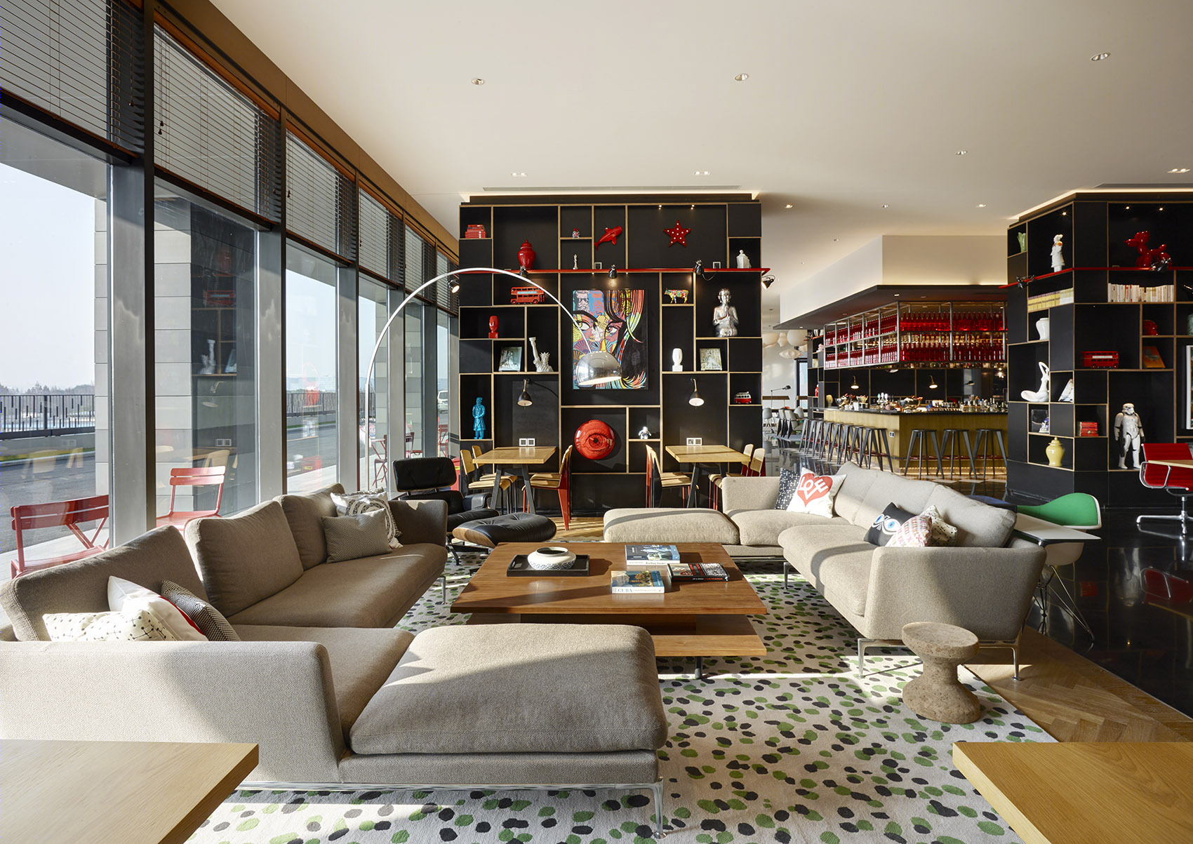 上海 citizenM 酒店 | 多彩风格与艺术品唤醒空间活力-16