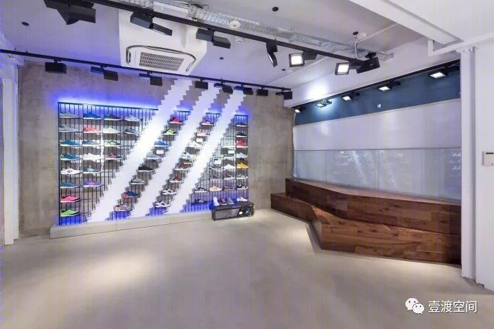Adidas 三叶草柏林旗舰店-0