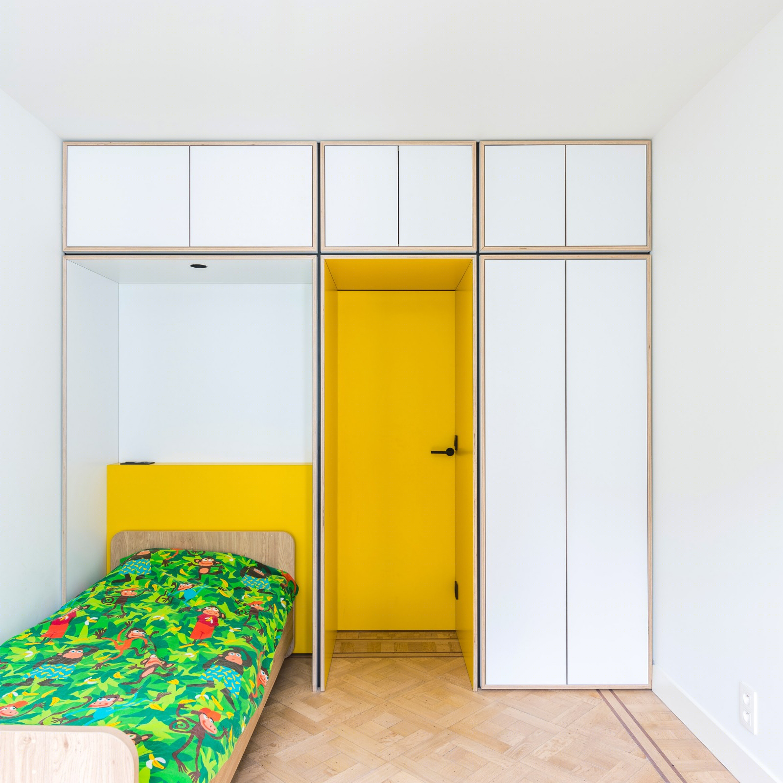 安特卫普别墅翻新 | 色彩大胆的隐藏储物空间-11