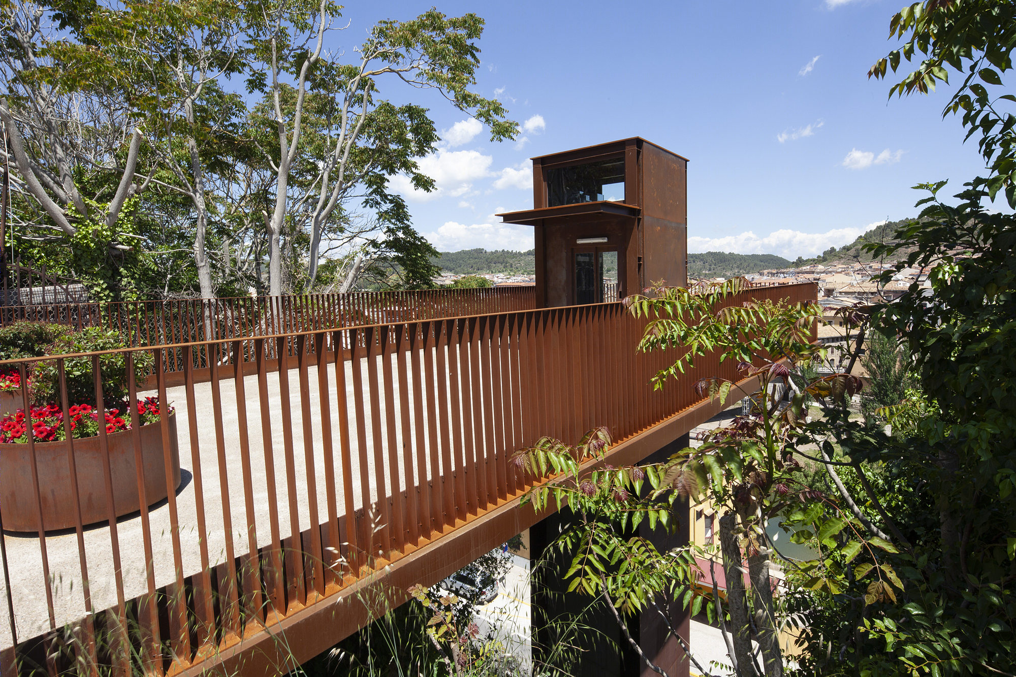 Santamaria Arquitectes 的 La Rampinya Elevator 设计-1